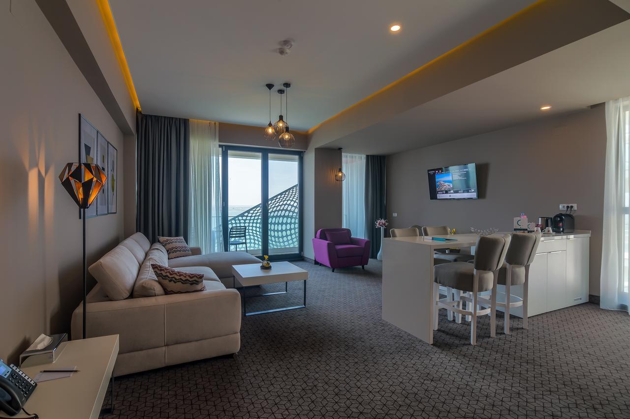 Nyota Hotel & Conference Center Mamaia Luaran gambar